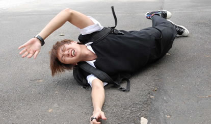 �ֿ���MV�в������⳵��ʹʧŮ��