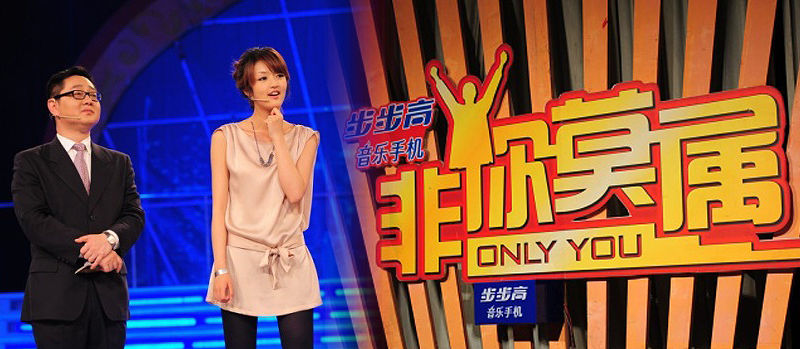 夏日小露香肩！魅惑男友心＂劲敌＂